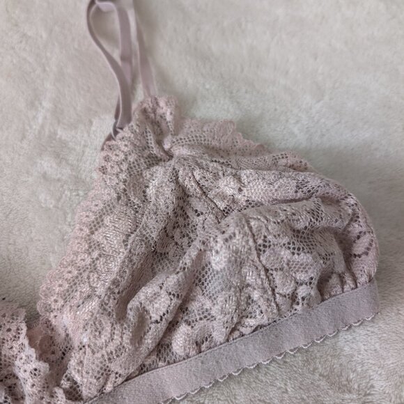 3/$30 Aritzia Talula Lace bralette - Picture 2 of 4